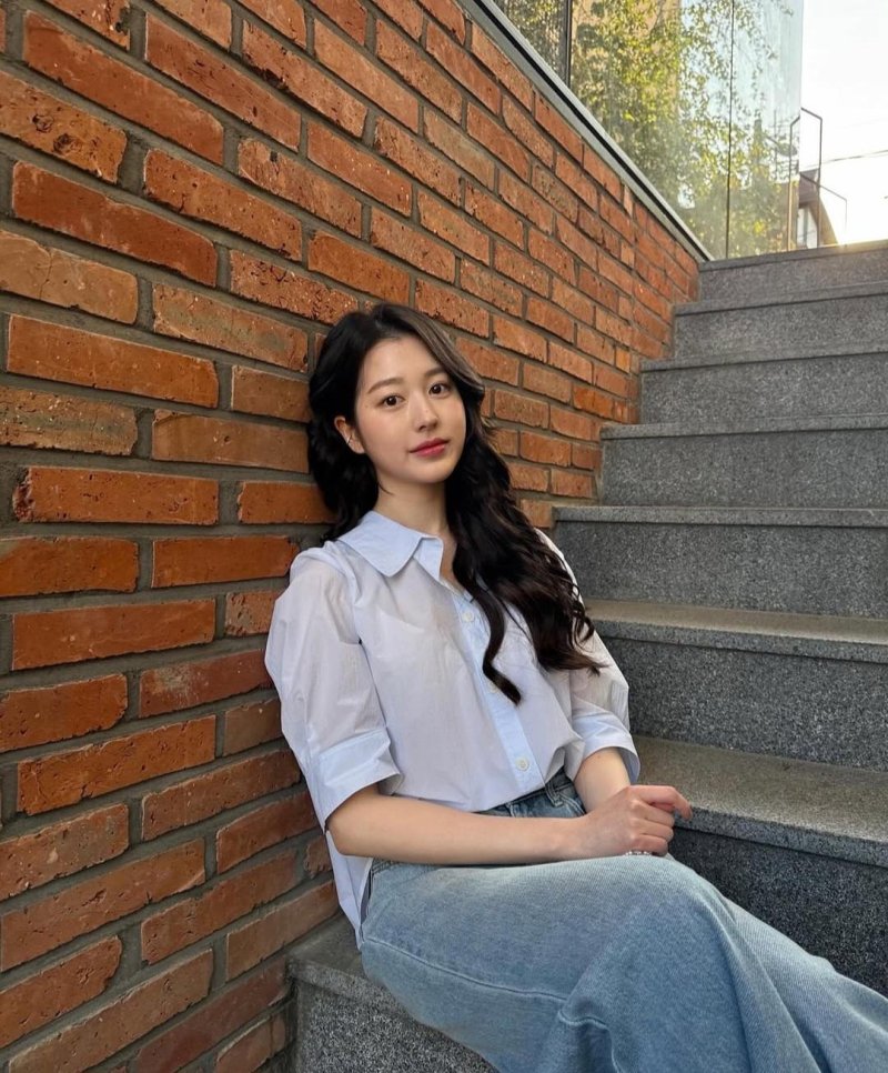 '장원영 언니' 장다아, 봄 나들이…청순미 넘쳐