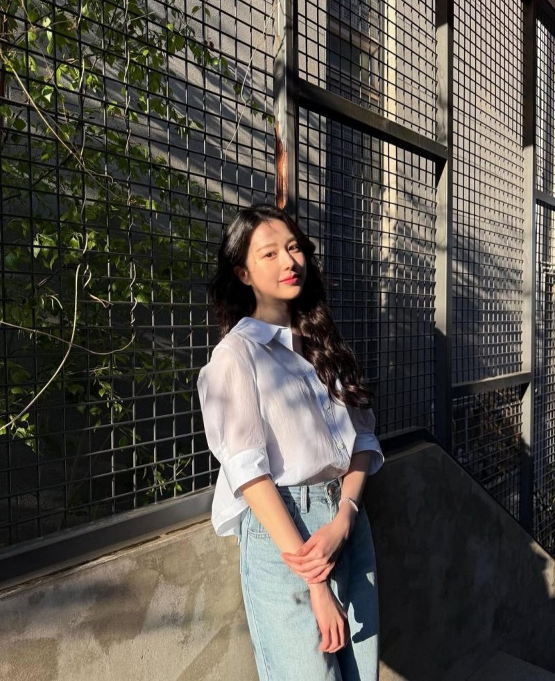 '장원영 언니' 장다아, 봄 나들이…청순미 넘쳐