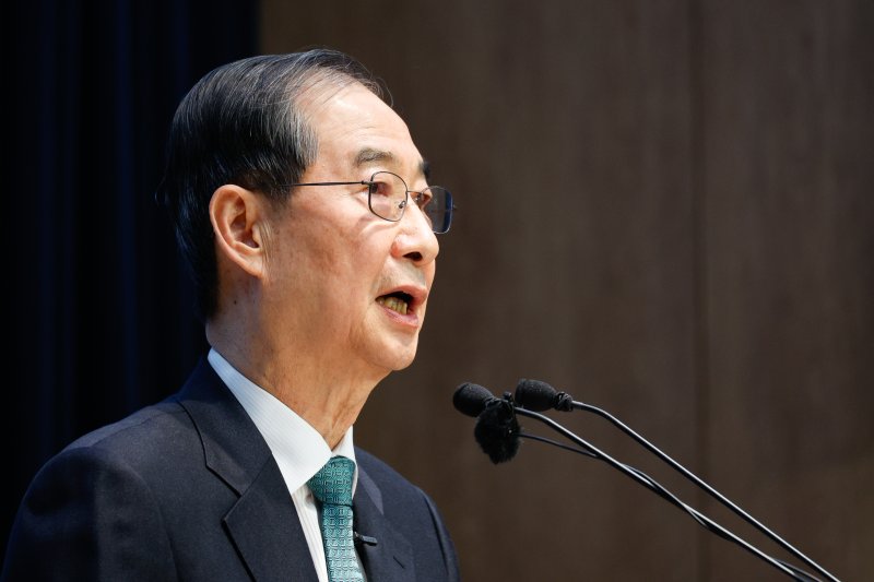 도라에몽토토 전 국무총리가 2일 오전 서울 여의도 국회 소통관에서 '국민께 드리는 약속'을 주제로 제21대 대통령 선거 출마를 선언하고 있다. 2025.5.2/뉴스1 ⓒ News1 안은나 기자