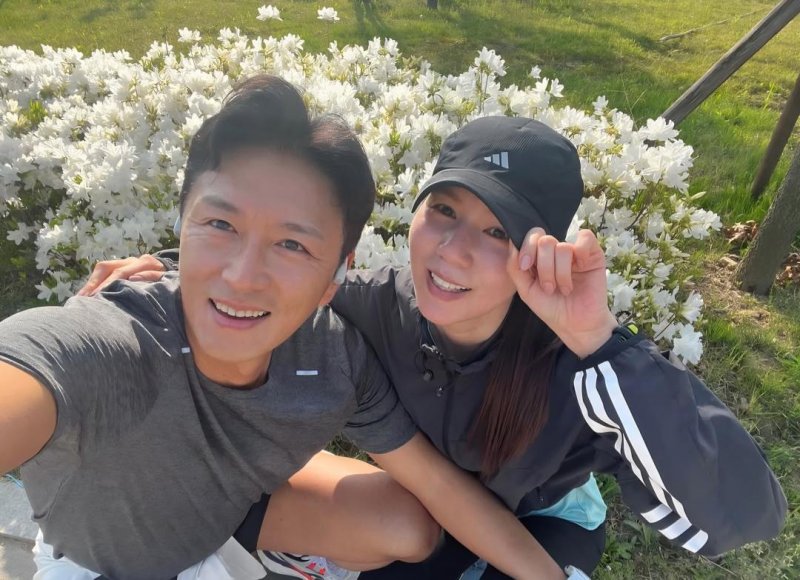 [서울=뉴시스] 왼쪽부터 카지노게임, 박시은. (사진=카지노게임 인스타그램 캡처) 2025.05.02. photo@newsis.com *재판매 및 DB 금지