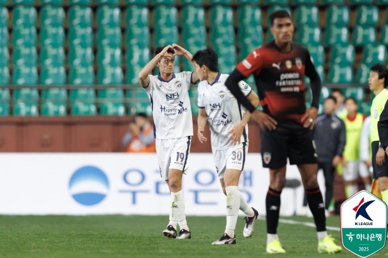 김천 상무의 박상혁(왼쪽). (한국프로축구연맹 제공)