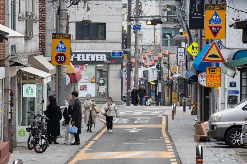 매년 대구에서 20~30명의 어린이가 어린이보호구역에서 차 사고를 당하고 있다. 대구 어린이보호구역 724곳 중 인도가 없는 곳은 119곳에 달한다. ⓒ News1 DB