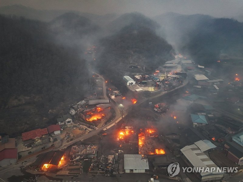 산불 전쟁터 (출처=연합뉴스)