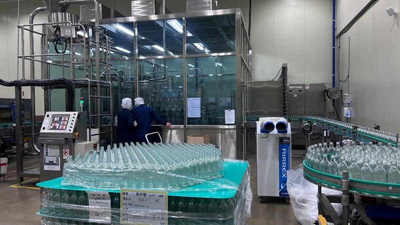 생산 중인 '인천 앞바다 첫 사이다' (출처=연합뉴스)