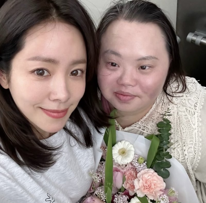 [서울=뉴시스] 한지민, 정SM카지노. (사진 = 인스타그램 캡처) 2025.05.02. photo@newsis.com *재판매 및 DB 금지
