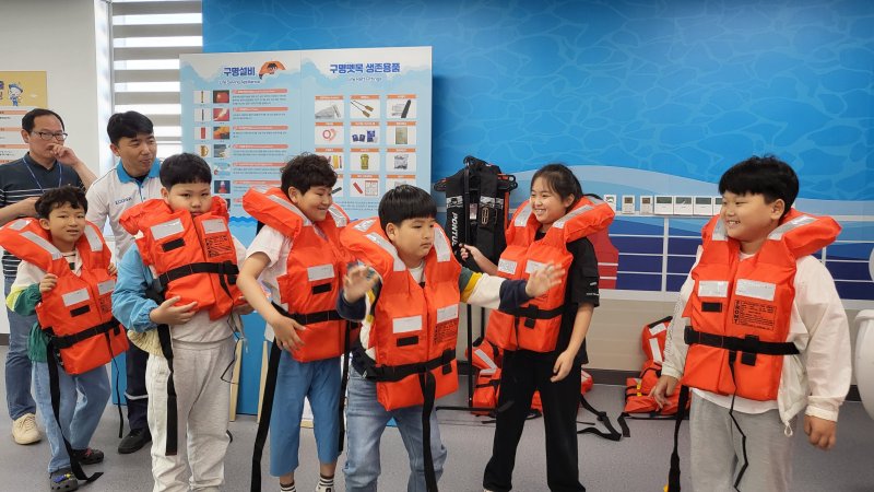 목포서산초 학생들이 '바다浪학교'체험활동을 하고 있다. (전남도교육청 제공, 재판매 및 DB 금지)