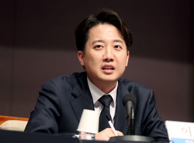 [서울=뉴시스] 김진아 기자 = 메이저 바카라 사이트 개혁신당 대통령 후보가 30일 서울 중구 프레스센터에서 열린 관훈토론회에서 발언을 하고 있다. 2025.04.30. bluesoda@newsis.com