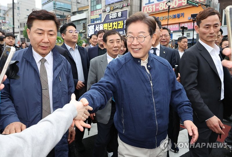 파기환송 판결 이후 '경청 투어' 시작한 이재명 후보 (출처=연합뉴스)