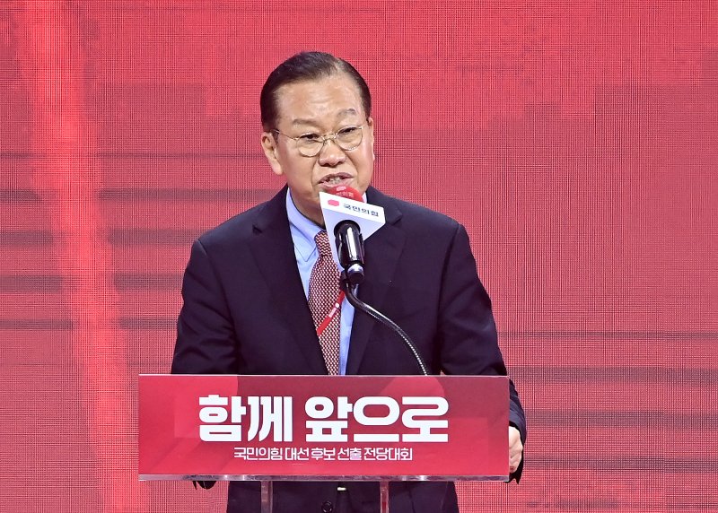 국민의힘 우리카지노 비상대책위원장이 3일 경기 고양시 킨텍스에서 열린 국민의힘 최종 대선 후보 선출을 위한 전당대회에서 인사말을 하고 있다. 공동취재