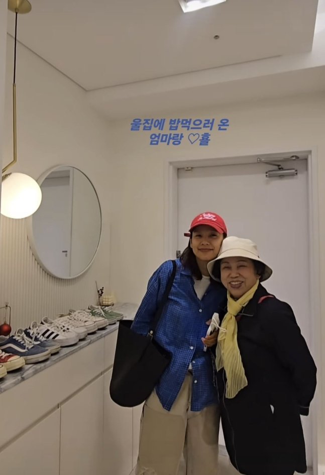 이효리, 엄마와 다정…똑 닮은 모녀