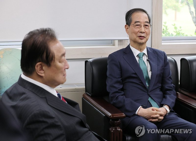 대한민국 헌정회 예방한 한덕수 전 총리 (출처=연합뉴스)