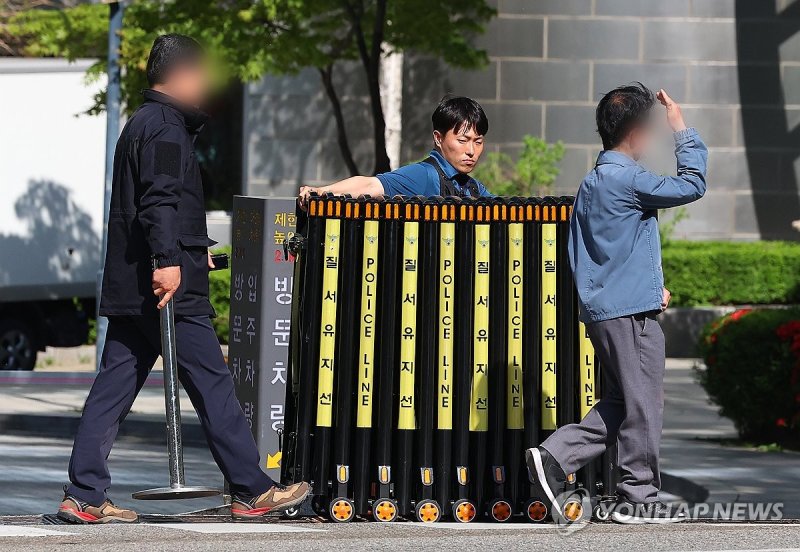 검찰, 건진법사 의혹 '윤 전 대통령 부부 사저' 아크로비스타 압수수색 종료 (출처=연합뉴스)