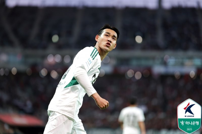 [서울=뉴시스] 프로축구 K리그1 전북현대의 송민규. (사진=한국프로축구연맹 제공) *재판매 및 DB 금지