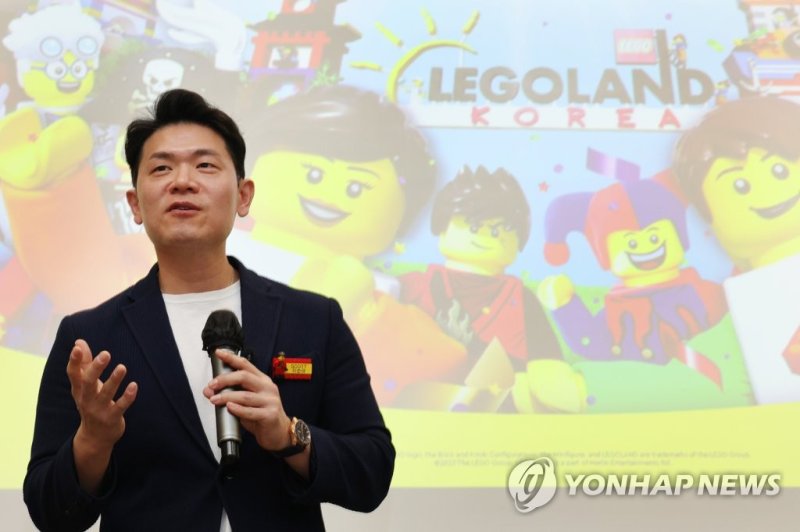 질문 답하는 이순규 레고랜드 사장 (출처=연합뉴스)