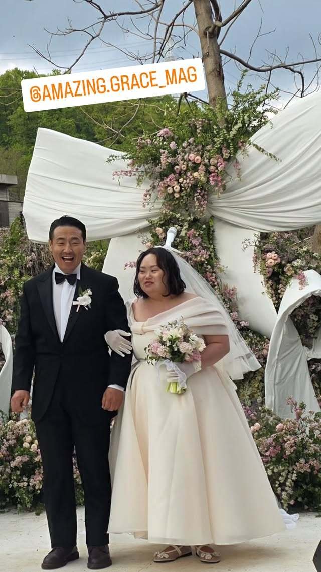 '우블' 한지민 언니 정은혜 순백 웨딩 드레스, 결혼식 현장 포착…문지인 축하