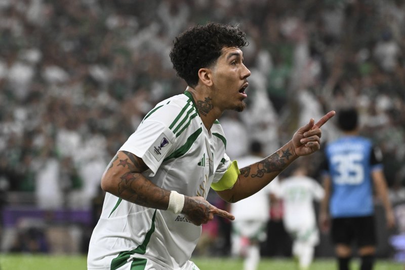 [제다=AP/뉴시스] 사우디아라비아 프로축구 프로페셔널리그 알아흘리의 피르미누. 2025. 5. 3.