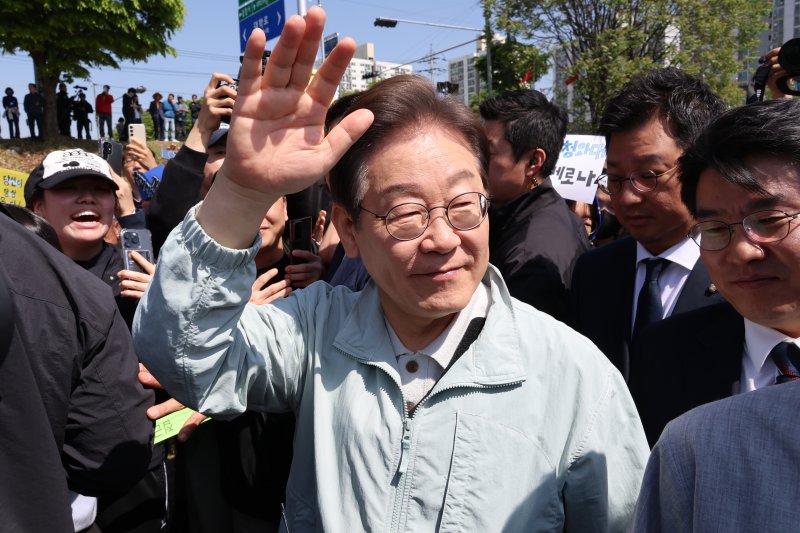 TK 찾은 이재명의 호소 “제가 왜 미울까…가짜뉴스 때문일 것”