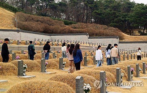 5·18 묘지 참배 (출처=연합뉴스)