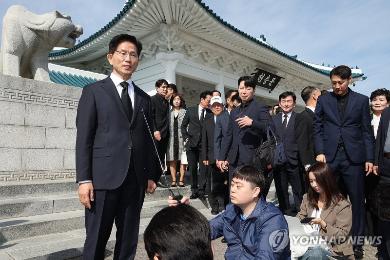 참배 마친 뒤 발언하는 김문수 후보 (출처=연합뉴스)