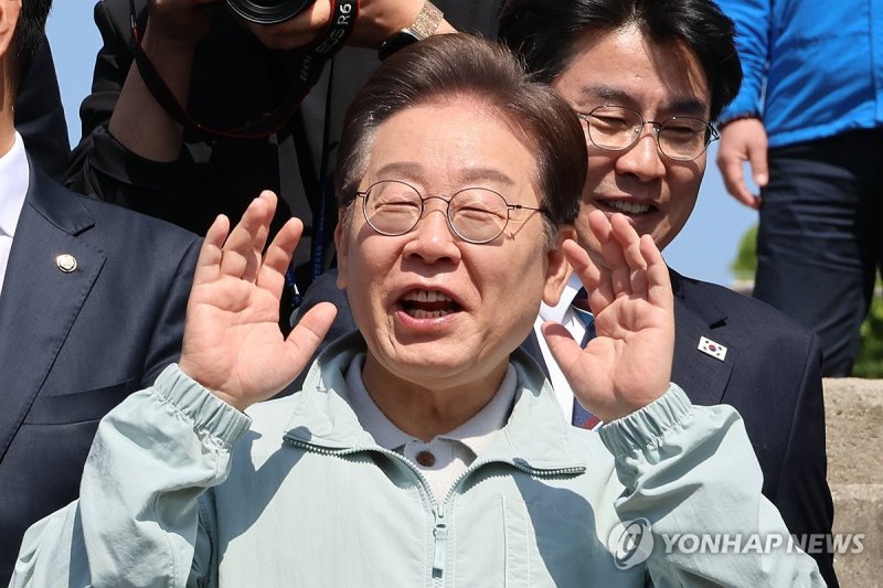 대선 한 달 앞…현장 행보 이어가는 이재명 후보 (출처=연합뉴스)