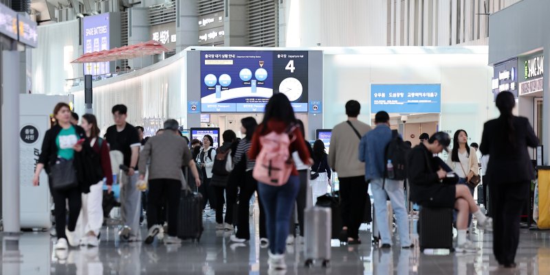 2일 오전 1xbet 우회국제공항 제1여객터미널 출국장이 여행객들로 붐비고 있다. /사진=뉴스1