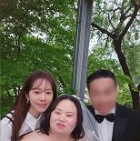 한지민, ′쌍둥이 언니′ 정은혜 결혼식 참석 ″축하해″