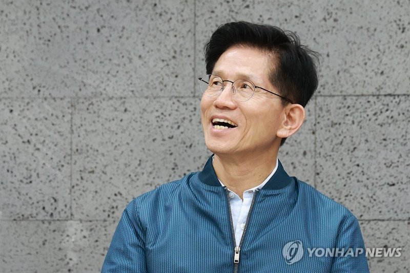 단일화 언급에 미소 보이는 국민의힘 김문수 후보 (출처=연합뉴스)