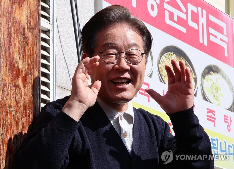 영월 장터에서 발언하는 이재명 후보 (출처=연합뉴스)