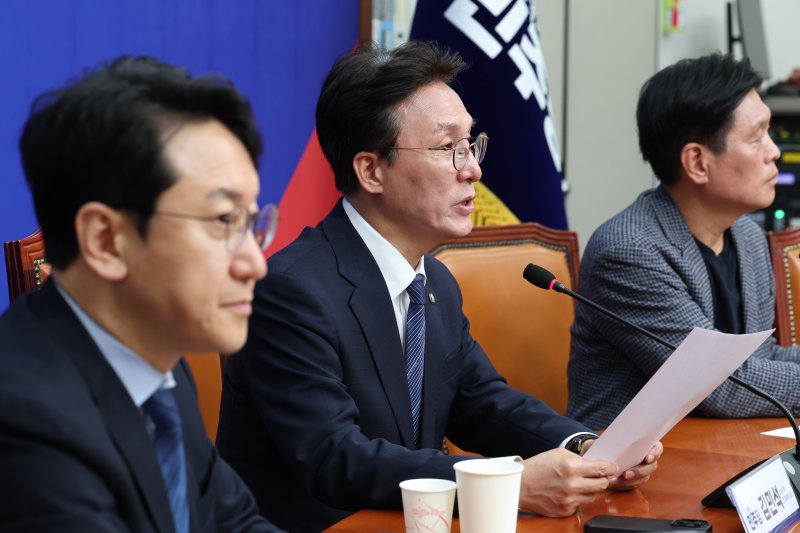 김민석 더불어민주당 상임공동 선거대책위원장이 4일 오전 서울 여의도 국회에서 기자간담회를 하고 있다. 2025.5.4/뉴스1 ⓒ News1 이광호 기자