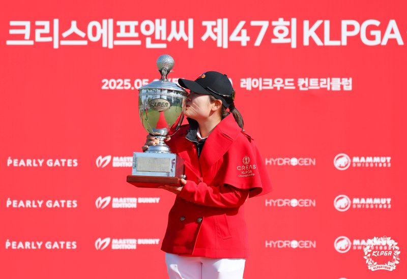 올해 한국여자프로골프(KLPGA) 투어 첫 메이저 대회 정상에 오른 홍정민. (KLPGA 제공)
