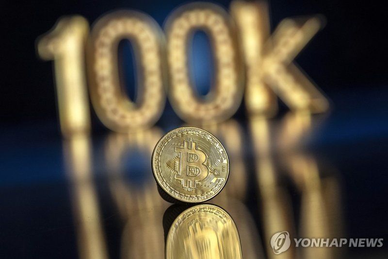 비트코인 모형 (출처=연합뉴스)