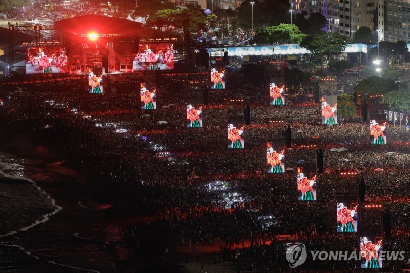 3일(현지시간) 브라질 리우데자네이루시 해변에서 열린 레이디 가가 콘서트 (출처=연합뉴스)