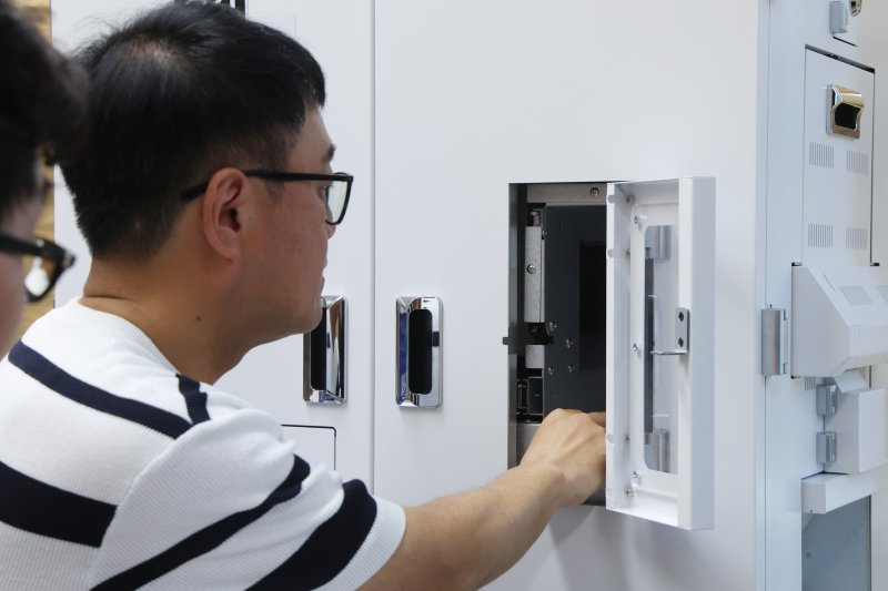 제21대 대통령선거를 한 달여 앞둔 30일 오후 경기 수원시 영통구 경기도선거관리위원회에서 선관위 관계자들이 선상투표 모의시험을 진행하고 있다. 2025.4.30/뉴스1 ⓒ News1 김영운 기자