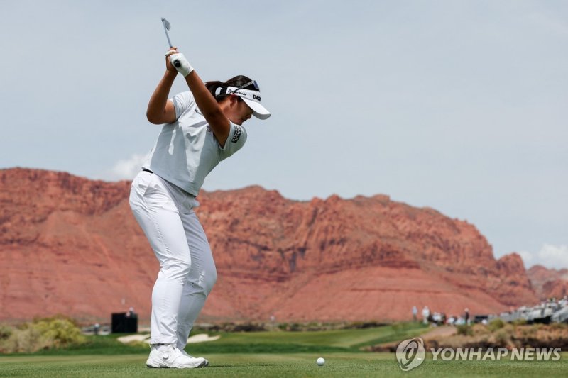 호쾌하게 샷 날리는 유해란 (출처=연합뉴스)