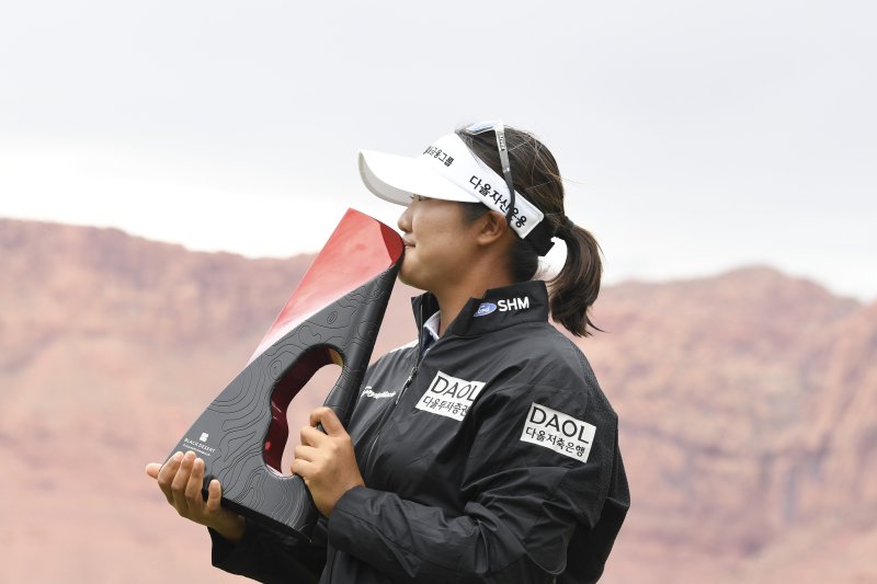 [아이빈스=AP/뉴시스] 미국여자프로골프(LPGA) 투어 블랙 데저트 챔피언십에서 우승한 유해란. 2025. 5. 4.