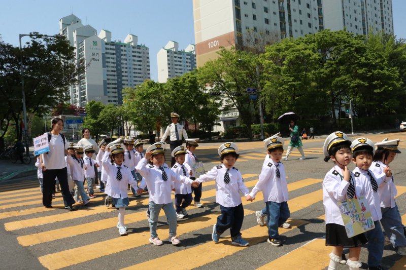 [고양=뉴시스] 어린이 교통경찰. (사진=일산서부경찰서 제공) 2025.05.05 photo@newsis.com