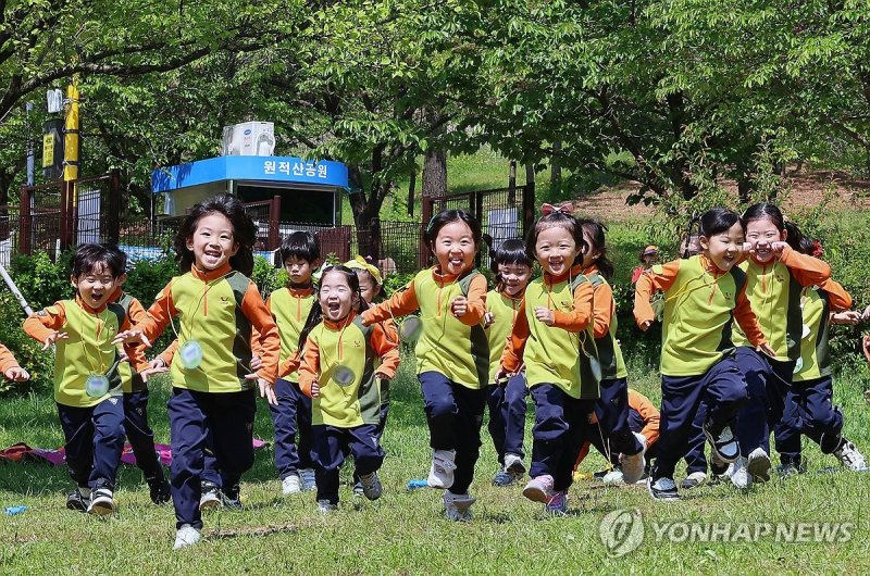 '한 모금쯤?' 어릴 때 술 접하면 알코올 사용장애 무려…