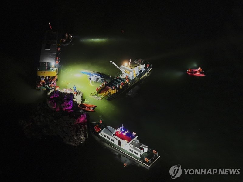 中 구이저우성에서 유람선 2척 전복…9명 사망·1명 실종 (출처=연합뉴스)