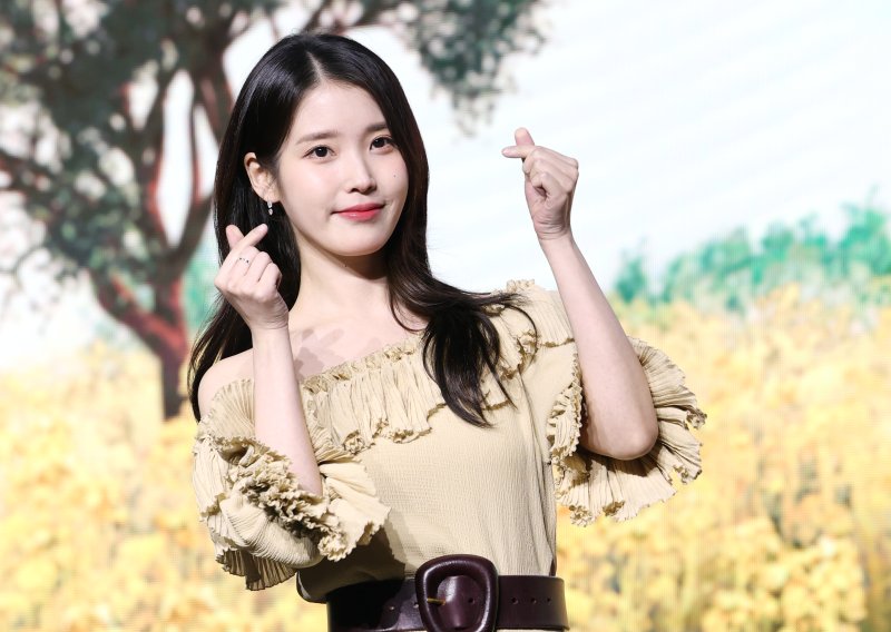 아이유가 또! 어린이날 맞아 1억5000만원 기부