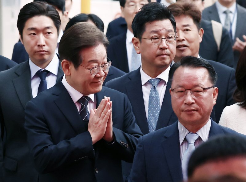 이재명 더불어민주당 대통령 후보가 5일 오전 서울 종로구 조계사에서 열린 불기 2569년 부처님오신날 봉축법요식에 참석하고 있다. 2025.5.5/뉴스1 ⓒ News1 김민지 기자