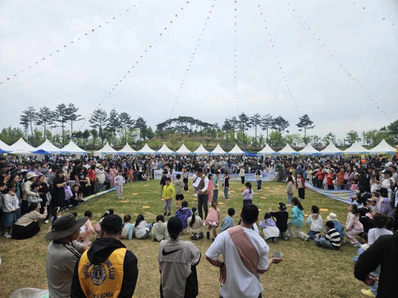 어린이날인 5일 충북 청주시 생명누리공원에서 '어린이 큰잔치' 행사가 펼쳐치고 있다.2025.5.5/뉴스1 이재규 기자