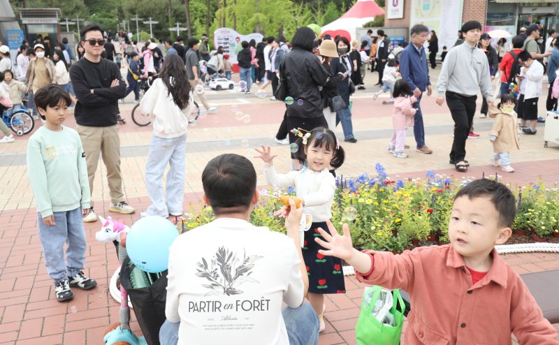 5월 5일 어린이날을 맞아 울산대공원 남문광장 일대에는 '어린이날 대잔치'가 열리고 있다.2025.5.5/뉴스1 ⓒNews1 김지혜 기자