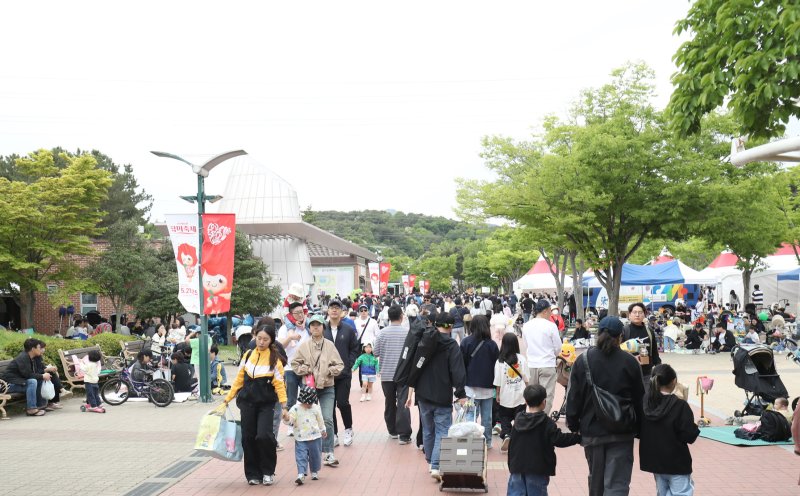 5월 5일 어린이날을 맞아 울산대공원 남문광장 일대에는 '어린이날 대잔치'가 열리고 있다.2025.5.5/뉴스1 ⓒNews1 김지혜 기자
