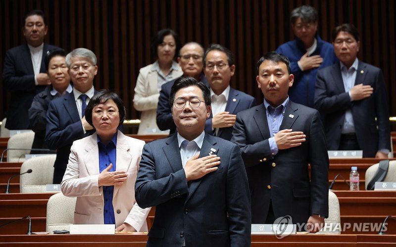 주말 긴급 의원총회 연 더불어민주당 (출처=연합뉴스)