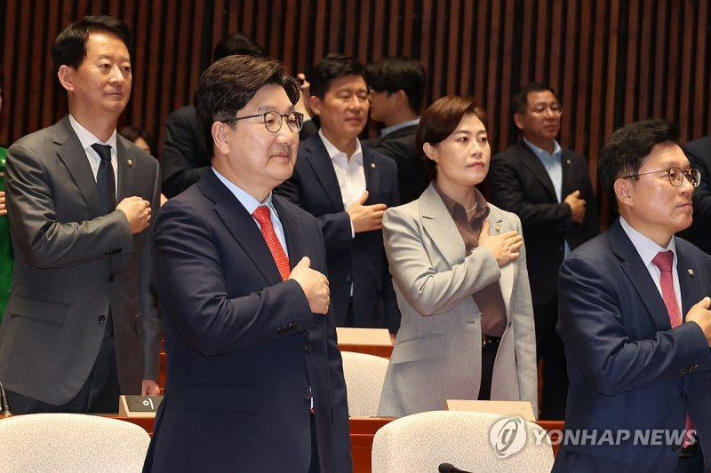 의원총회 참석한 권성동 원내대표 (출처=연합뉴스)