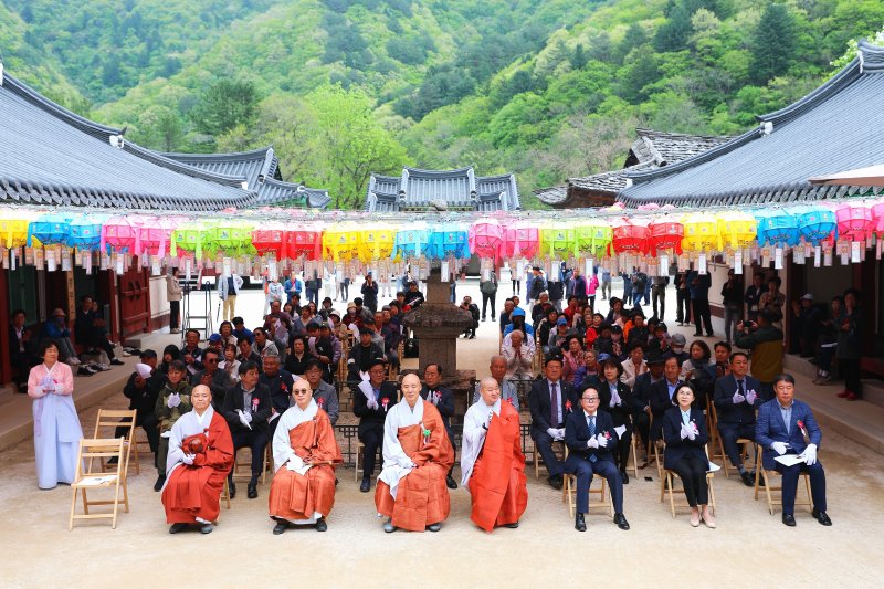5일 강원 인제군 북면 용대리 백담사에서 불기 2569년 부처님 오신 날 기념 봉축 법요식이 봉행되고 있다. (인제군 제공. 재판매 및 DB금지) 2025.5.5/뉴스1 ⓒ News1 이종재 기자