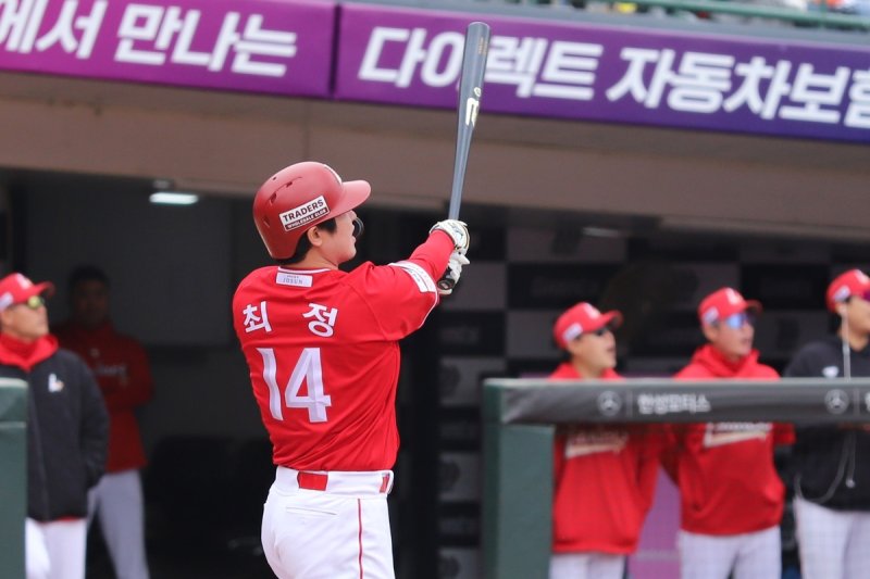 SSG 최정, 개인 통산 498호 홈런 (출처=연합뉴스)