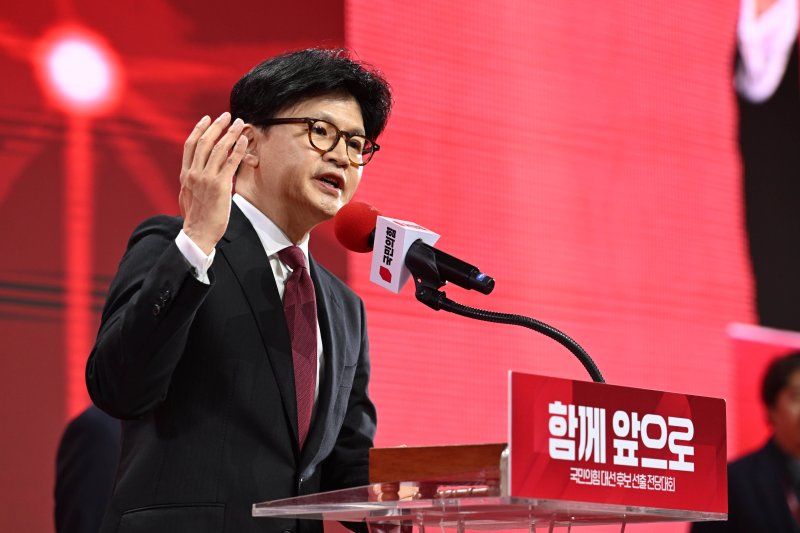 한동훈 국민의힘 대선 경선 후보가 3일 경기 일산 킨텍스에서 열린 제5차 전당대회에서 최종 후보 확정 결과에 대한 승복 연설을 하고 있다. (공동취재) 2025.5.3/뉴스1 ⓒ News1 김민지 기자