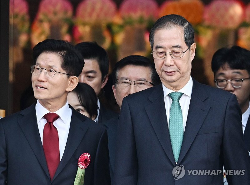 김문수 후보와 한덕수 후보의 입장 (출처=연합뉴스)