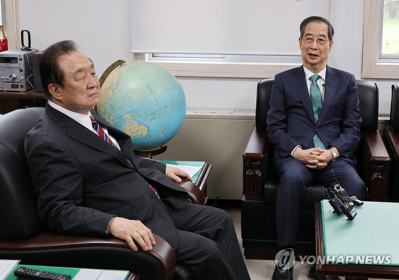대한민국 헌정회 예방한 한덕수 전 총리 (출처=연합뉴스)